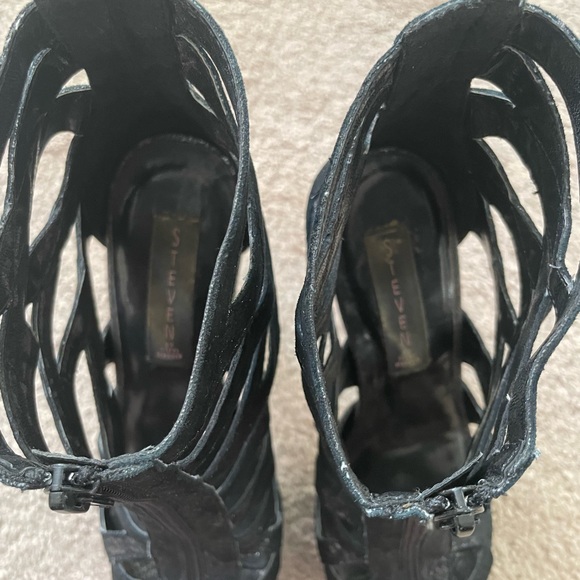 Black studded Steve by Steve Madden sandals - Picture 4 of 7